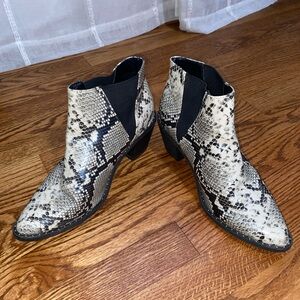 Universal Thread Black and White Ankle Booties with Snakeskin Pattern